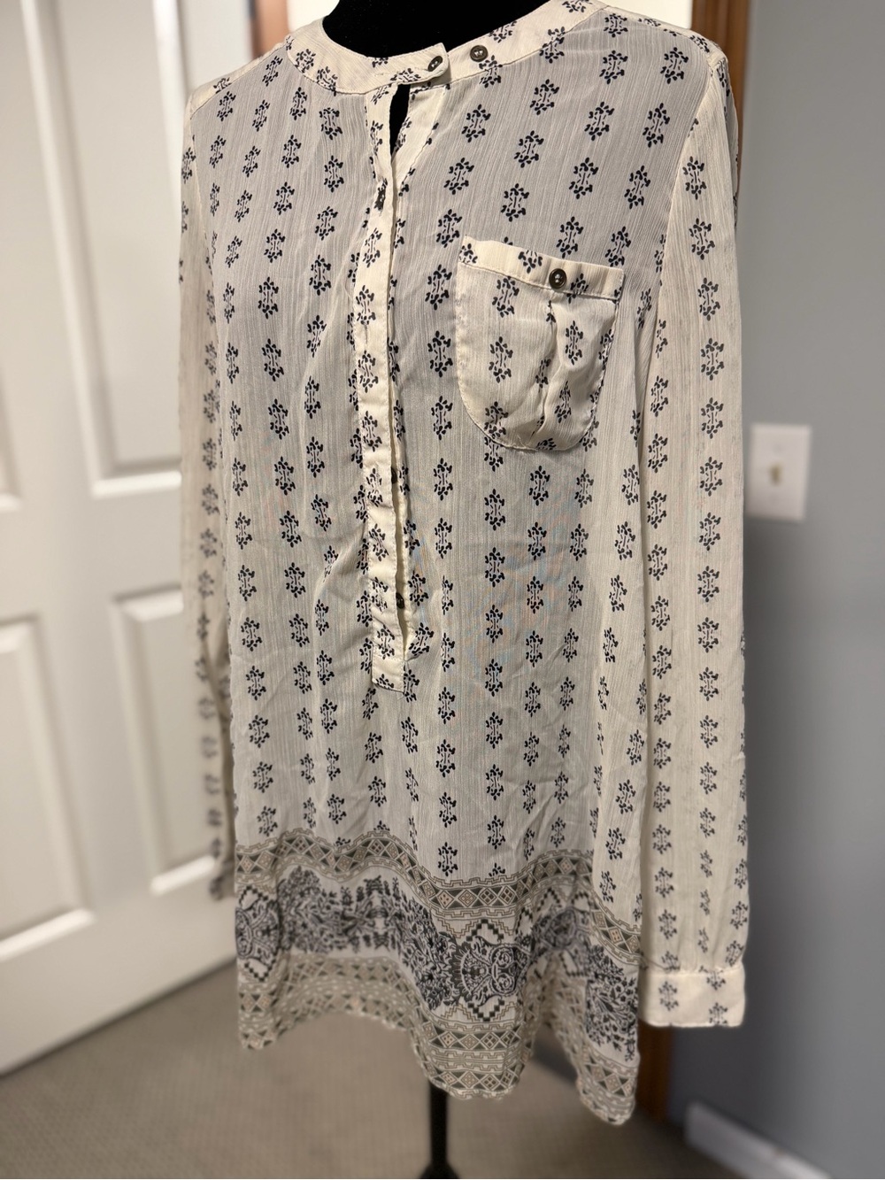 Knox Rose Women’s Small Ivory Black Boho Floral Border Print Tunic Blouse